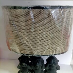 LAMPADA  CON SCULTURA  SCIMMIE NON VEDO,NON SENTO,NON PARLO