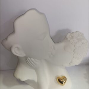 Statue Love bianca figura decorativa Bacio In  stile Art Déco SATINATA