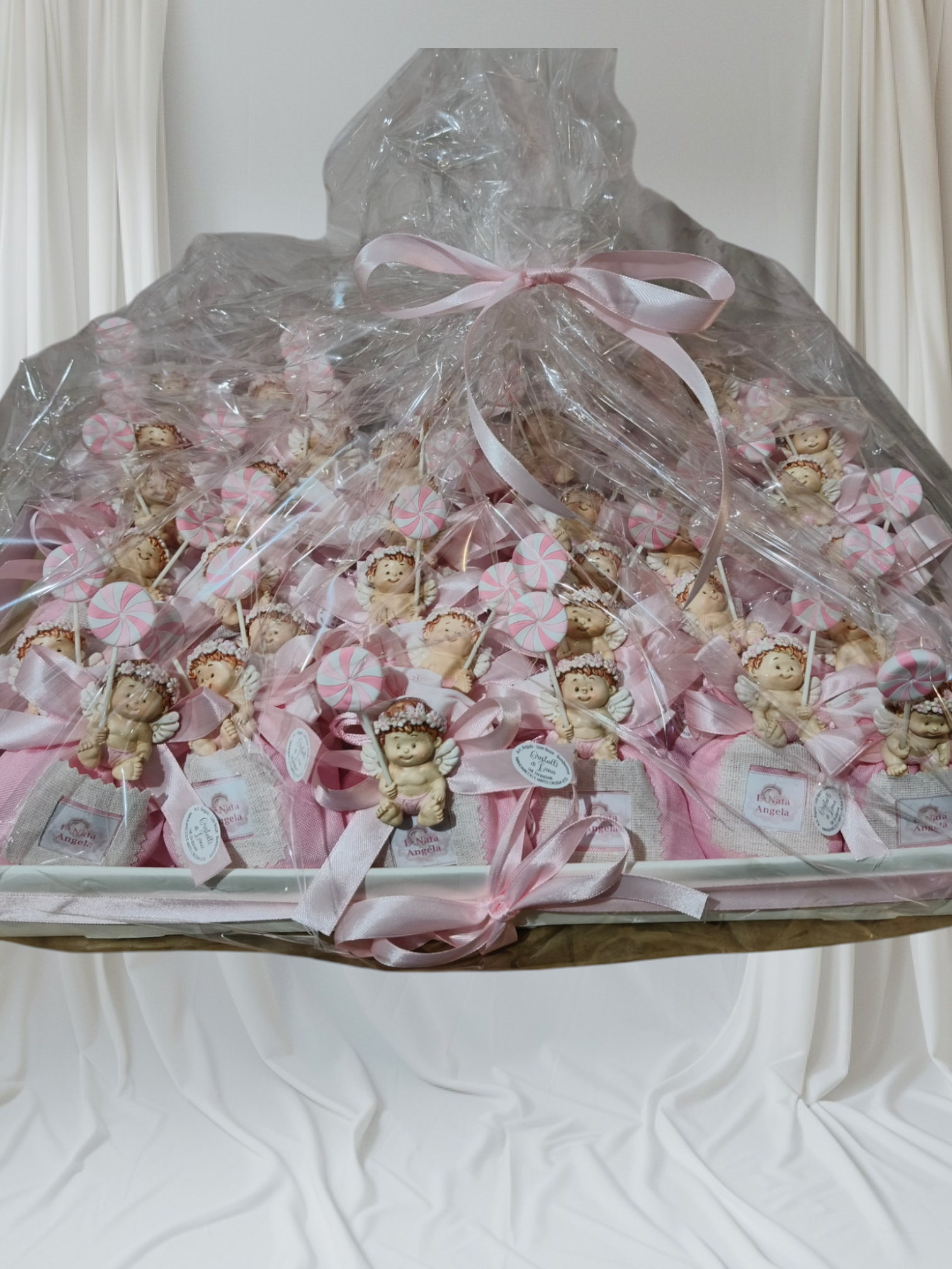 Bomboniera decorazione Calamita magnete Angelo seduto con GIRELLA ROSA in resina Battesimo Nascita h 7,5cm - immagine 2
