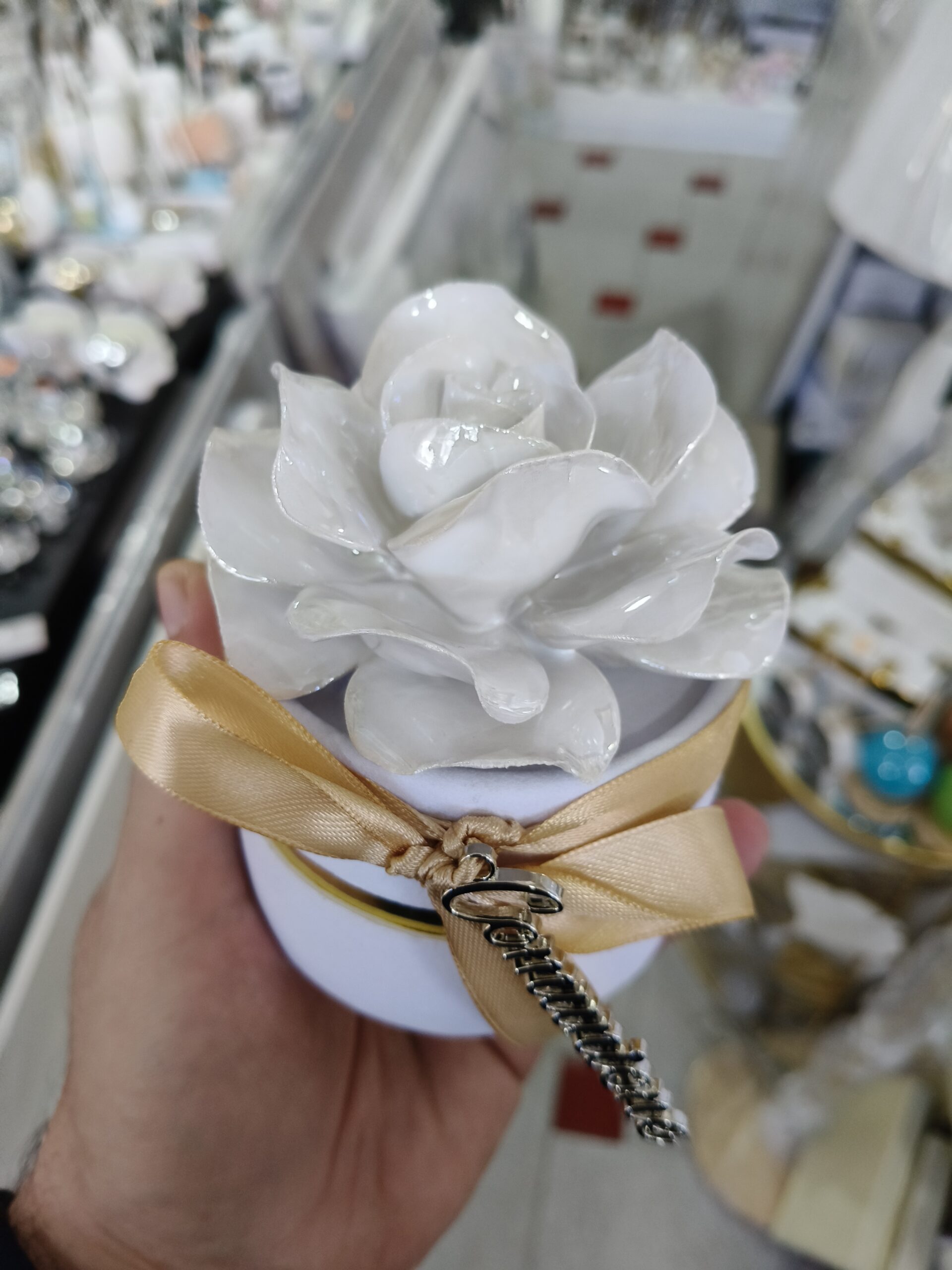 Scatola portagioie comunione con fiore in Capodimonte - immagine 2