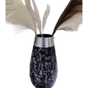 Vaso nero con dettagli argento luminoso