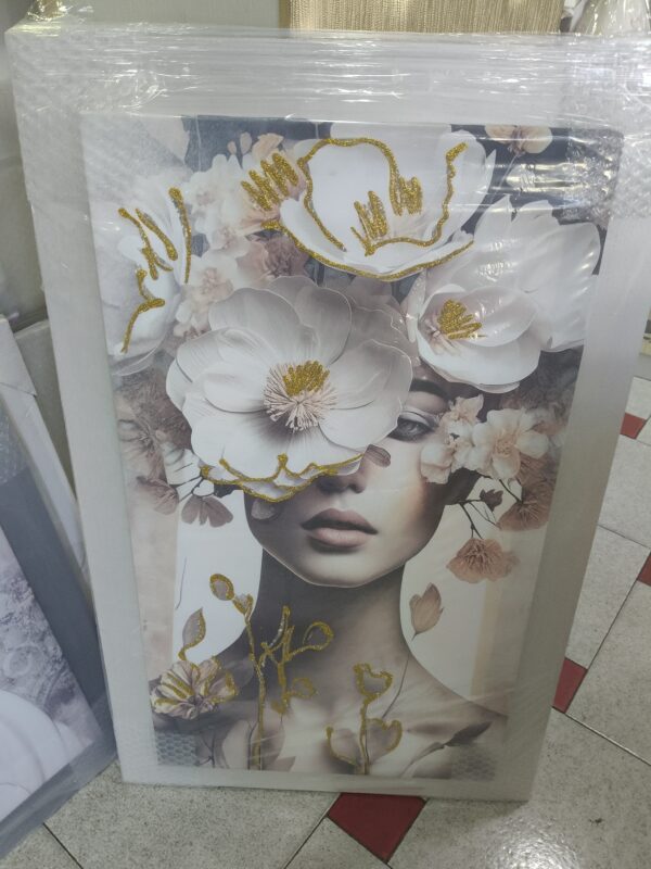 Quadro donna fiori figurativo verticale