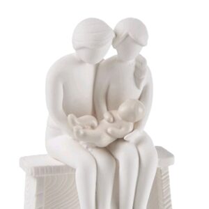 Coppia su panchina con bimbo tortora bomboniera