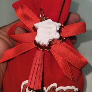 Bomboniera sacchetto laurea con charm cappello e tocco laurea