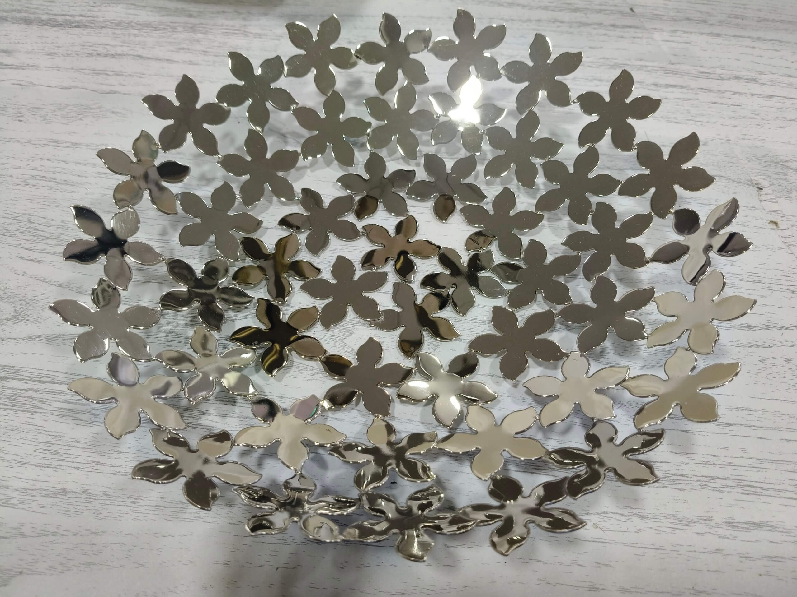 Centrotavola moderno in metallo fiore