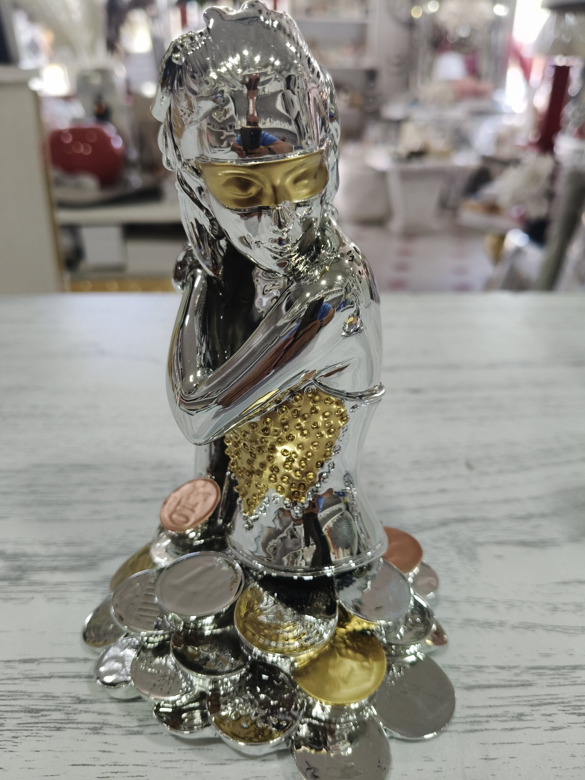 Dea bendata statua in argento con dettaglio in oro - immagine 4
