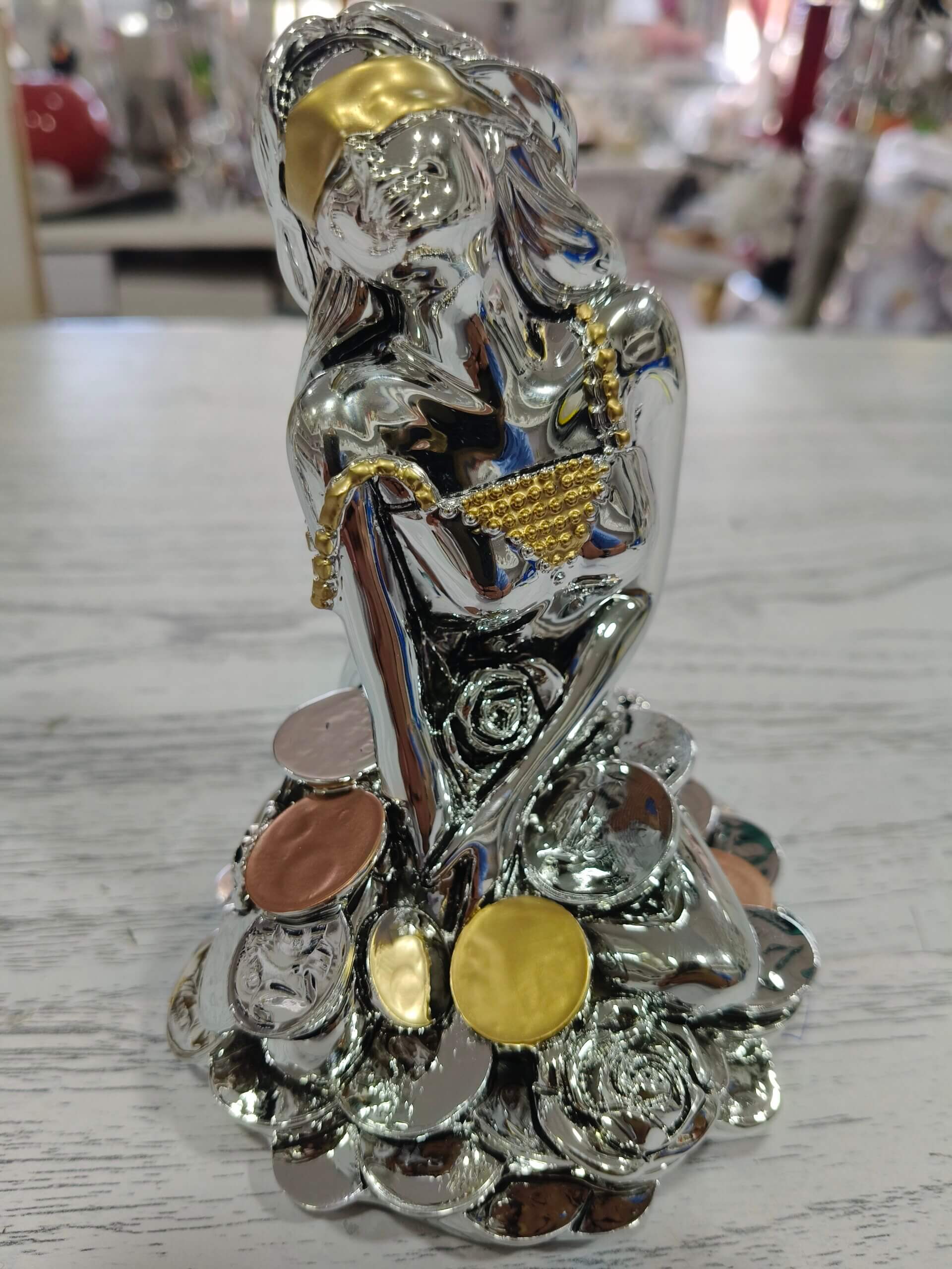 Dea benda scultura in argento dettagli in oro